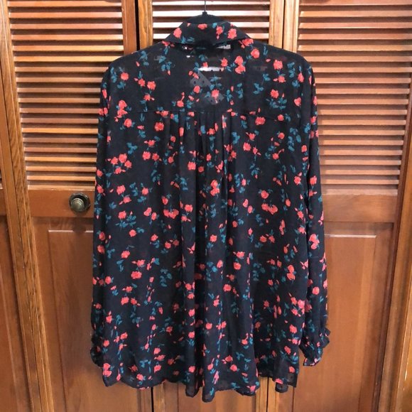 Lane Byrant No-Peek Black Floral Blouse 26/28 NWT - Picture 2 of 5